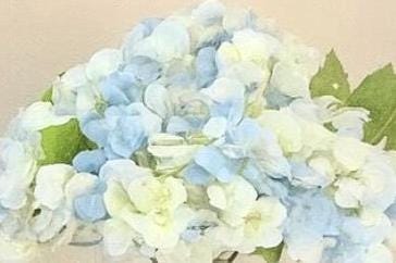 Real Touch Hydrangea & Rose Gift Box Floral Arrangement in Glass Vase and Faux Water